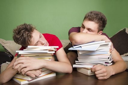 Etudiants fatigués par les études